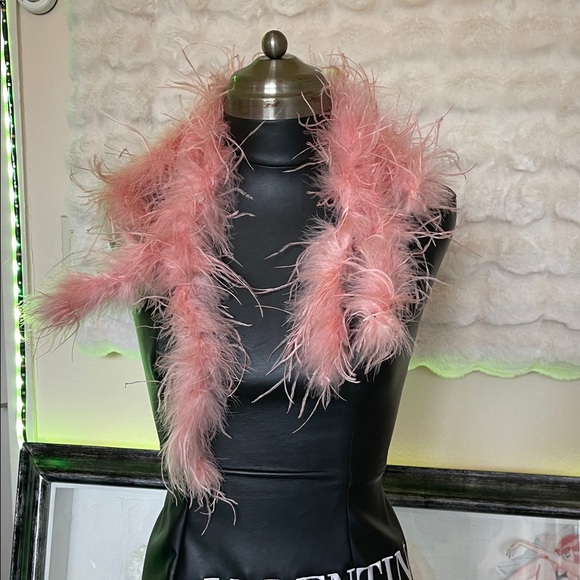 Elegant Pink Feather Boa loose pieces not really a boa off cuts - Picture 1 of 5